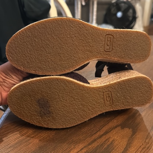 UGG Women's Classic Black Delmar Espadrille Wedges. Women size 7 - Picture 6 of 8